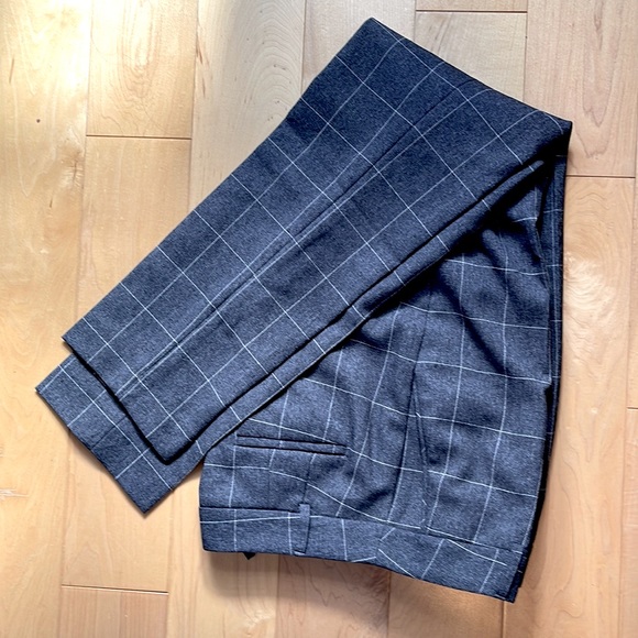 Tahari women’s trousers. - Picture 3 of 5